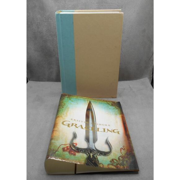 Graceling by Kristin Cashore Hardcover 2008 Harcourt Hardcover Very Good - Picture 2 of 7